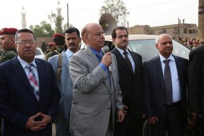 تجول في المدينة وزار اللواء 310 الرئيس هادي يزور عمران فجراً برفقة وفد حكومي عالي المستوى ويلتقي قيادات المحافظة (صور)