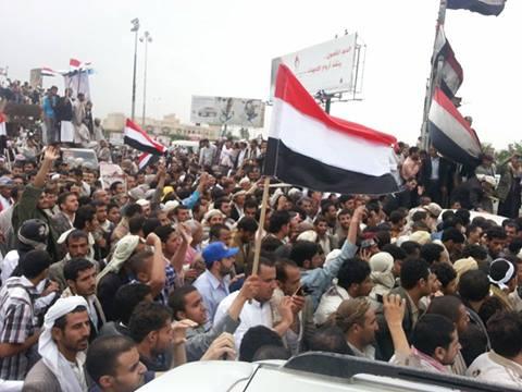 بالصور: تشييع شعبي كبير وحشود غير مسبوقة في ميدان السبعين للشهيد القشيبي بعد تشييع رسمي بالعرضي (صور)