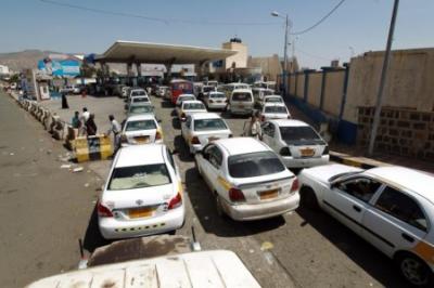 سقوط رشاش لجندي يتسبب بمقتل 7 واصابة العشرات بمحطة وقود بالحديدة