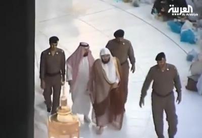 بالفيديو.. نجاة الشيخ السديس من محاولات اعتداء وهو في طريقه لإمامة الصلاة في الحرم المكي 