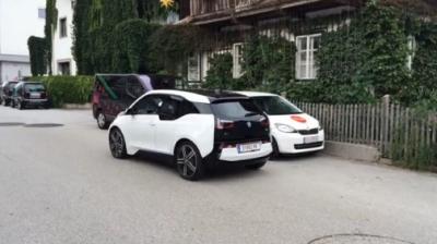  بالفيديو.. "BMW i3" تركن نفسها بدون وجود سائق