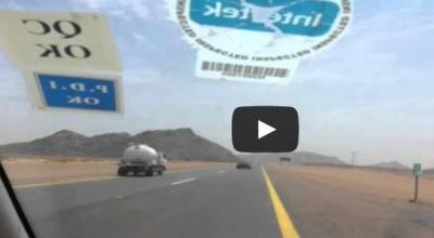 السعودية: بالفيديو ..آسيوي انتحاري يقود مركبته ويحاول الاصطدام بالمسافرين بسبب زواج “حبيبته”