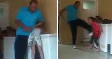 بالفيديو.... حيوان بشري يعذب أيتام بوحشية في دارٍ للأيتام بمصر، وزوجته "انا اللي صورته كإثبات"