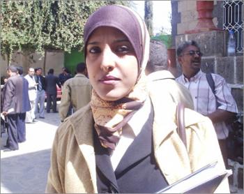 سامية الأغبري تنفي ما نشرته عنها الصحف الحكومية من تصريحات ضد خالد الآنسي وتوكل كرمان
