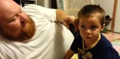  بالفيديو.. شاهد خديعة أب لطفله واقتطاعه أنفه وأذنه