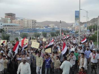 المكلا تشهد مسيرات منددة بمجازر النظام وإساءاته المتكررة لقطر والجزيرة المكلا تشهد مسيرات منددة بمجازر النظام وإساءاته المتكررة لقطر والجزيرة
