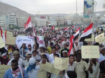 المكلا تشهد مسيرات منددة بمجازر النظام وإساءاته المتكررة لقطر والجزيرة المكلا تشهد مسيرات منددة بمجازر النظام وإساءاته المتكررة لقطر والجزيرة