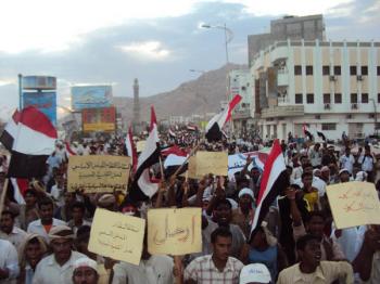 المكلا تشهد مسيرات منددة بمجازر النظام وإساءاته المتكررة لقطر والجزيرة المكلا تشهد مسيرات منددة بمجازر النظام وإساءاته المتكررة لقطر والجزيرة