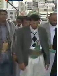 شاهد بالصورة.. أبوعلي الحاكم في صنعاء، ونصب خيام بجوار وزارة الداخلية