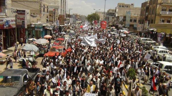 كرسي الزيدية يسقط أكذوبة الحوثي ... شاهد الصور لمئات الآلاف بمحافظة ذمار، ورسالة من الشعب للحوثي