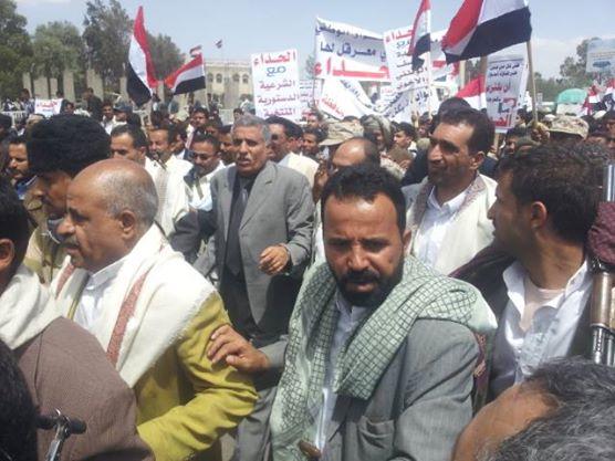 كرسي الزيدية يسقط أكذوبة الحوثي ... شاهد الصور لمئات الآلاف بمحافظة ذمار، ورسالة من الشعب للحوثي