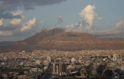 مقتل ثلاثة أشخاص في اشتبكات بين حوثيين ومصلين بعد ترديد الصرخة بمسجد النور بمنطقة مسيلك بصنعاء (الأسماء)