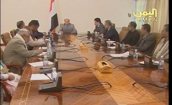  بالفيديو .. اعضاء لجنة التفاوض مع الحوثي يلتقون بهادي ويعبرون له عن خيبة املهم