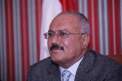 علي عبدالله صالح: تغيير الحكومة مطلب شعبي، والمكابرة والتمترس سيدمر الجميع