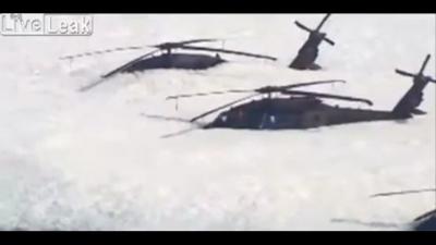 بالفيديو.. خلل في نظام مكافحة الحريق يغرق 10 مروحيات هليكوبتر الأمريكية بلاك هوك في رغوة الفوم