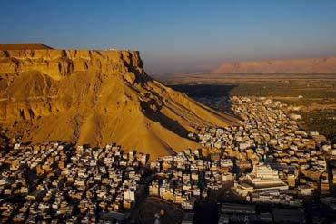 الجيش اليمني يخفق في حصار عناصر القاعدة بحضرموت