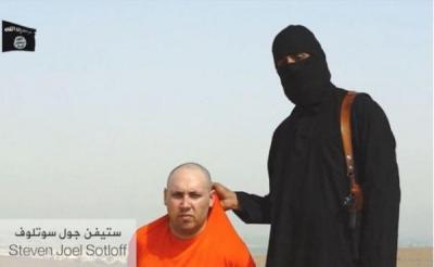 الصحفي الأمريكي الذي أعدمته داعش، تعلم العربية في اليمن وكان يحب المجتمع اليمني وله عدة صور بالزي التقليدي اليمني