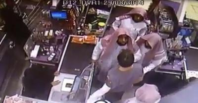 السعودية: تسريب مقطع فيديو جديد لمشاجرة البريطاني و"فرقة الهيئة" من كاميرات المراقبة