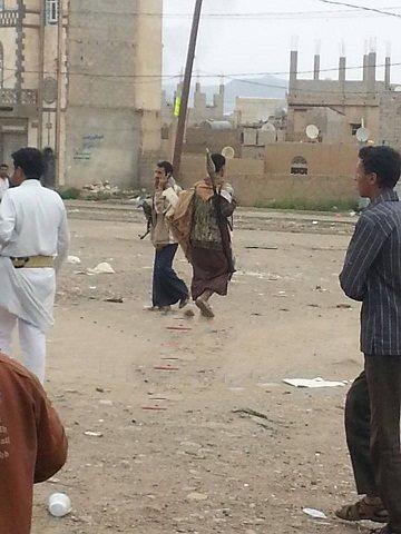 فيديو يكشف طريقة مقتل يحيى العامري من قناصة الحوثي المتمركزين في منطقة حزيز