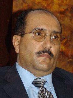 صاحب مقال "الدولة الرخوة" الذي أغضب هادي، يتسائل مجدداً "واقعتان لا يمكن نسيانهما أو غفرانهما"