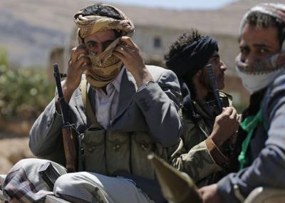 صحيفة سعودية : الحوثي يبدأ مواجهاته المسلحة مع اللواء علي محسن، وأسباب الاشتباكات بقرية القابل