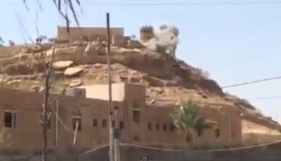 فيديو: أثناء تبادل الأشتباكات وقصف مبنى الفضائيه اليمنيه بصنعاء من قبل الحوثيين