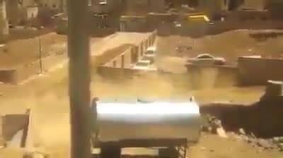فيديو: يظهر قيام عناصر الحوثي بالهجوم من بين المنازل والمدنيين بالآر بي جي