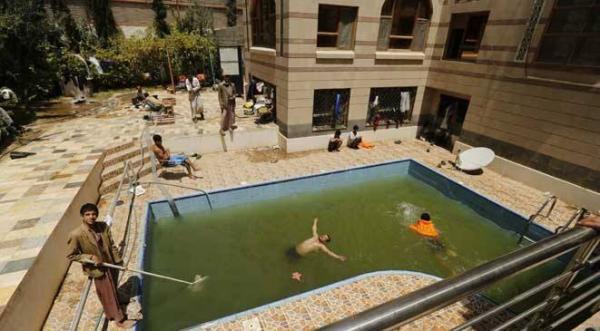 كيف قام الحوثييون بالدخول إلى منزل الشيخ حميد الأحمر