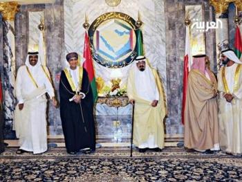 القمة الخليجية تدعو اليمنيين الى قبول مبادرتها تجنباً لمزيد من الانقسام