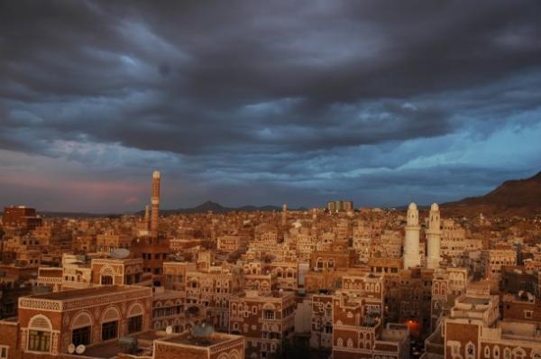 حوثيون يقتحمون ويستولون على بناية تابعة لنجل مستشار رئيس الجمهورية بصنعاء 