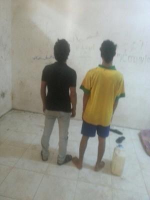 السعودية: شرطة جازان تقبض على يمنييْن سرقا سيارة مواطن سعودي في العيدابي (صورة)