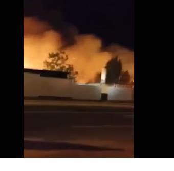 بالفيديو.. حريق ضخم بمخيم لحجاج الداخل في "عرفات"