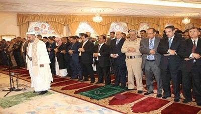 الرئيس هادي يؤدي صلاة عيد الاضحى بصنعاء ويستقبل جموع المهنئين