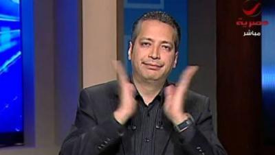 بالفيديو... إعلامي مصري يلطم على وجهه بسبب أوضاع اليمن