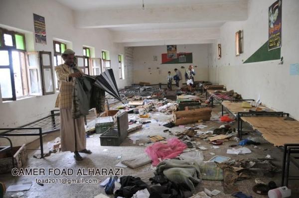 شاهد بالصور: المواطنون يأخذون حصتهم وينهبون ما تبقى من الفرقة الاولى مدرع أمس شاهد بالصور: المواطنون يأخذون حصتهم وينهبون ما تبقى من الفرقة الاولى مدرع أمس