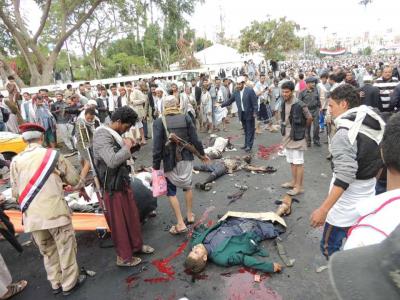 (تفاصيل والصور) أكثر من 30 قتيلاً بينهم 5 أطفال حصيلة أولية للعملية الانتحارية التي استهدفت تجمعاً للحوثيين بميدان التحرير (صور) (تفاصيل والصور) أكثر من 30 قتيلاً بينهم 5 أطفال حصيلة أولية للعملية الانتحارية التي استهدفت تجمعاً للحوثيين بميدان التحرير (صور)
