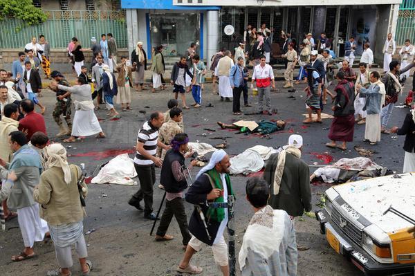 كاميرات المراقبة للبنك اليمني للإنشاء والتعمير صورت لحظة التفجير الإرهابي بميدان التحرير