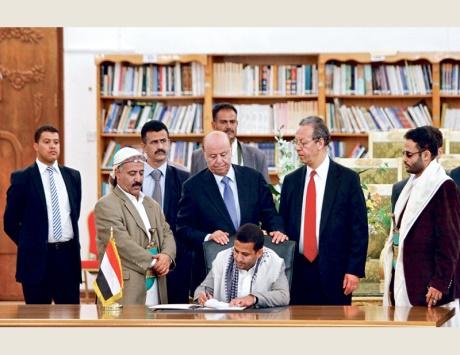 الرئاسة اليمنية : تحذر الحوثي، الإنسحاب أو مواجهة خيارات اضطرارية ستلجأ لها الدولة