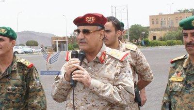 وزير الدفاع يوجه موقعاً عسكرياً في بني حشيش بالتسليم للحوثيين والجنود يرفضون