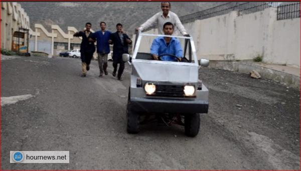 شباب يمنيون يصنعون سيارة جديدة صغيرة محلياً(صورة)