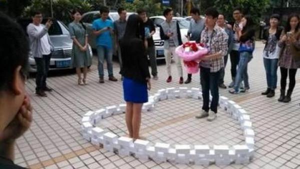 شاب يشتري 99 "آيفون 6" مهراً لزواجه والعروس ترفض