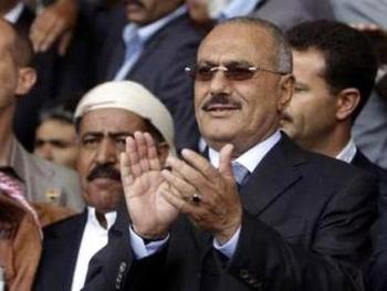 الرئيس اليمني يشترط التوقيع بشكل مشترك مع المعارضة على المبادرة الخليجية في اجتماع يضم الجميع في القصر الجمهوري .. والصوفي يصرح بأن التوقيع حبر على ورق في حال عدم رفع الاعتصامات