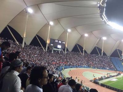أخبار الساعة يرصد الهدايا التي قدمها سياسيون ورجال أعمال للمنتخب اليمني، وما هي هدية الرئيس هادي لكل لاعب