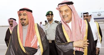 الخليجيون يحاولون اقناع الرئيس صالح بالتوقيع على المبادرة مجددا قبل سحبها