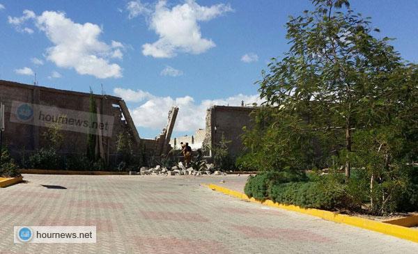 (تفاصيل خاصة وصور + فيديو) حول اقتحام مسلحين للجامعة اللبنانية واشتباكات عنيفة، وهدم أحد أسوارها، ومحاولة هدم أحد مبانيها