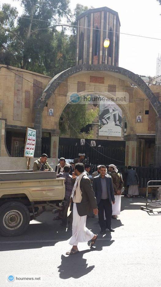 شاهد بالصورة: منزل الشيخ صادق الأحمر في قبضة الحوثيين (إضافة)