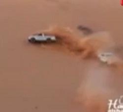 فيديو مروع لانقلاب سيارة 21 مرة في صحراء حائل