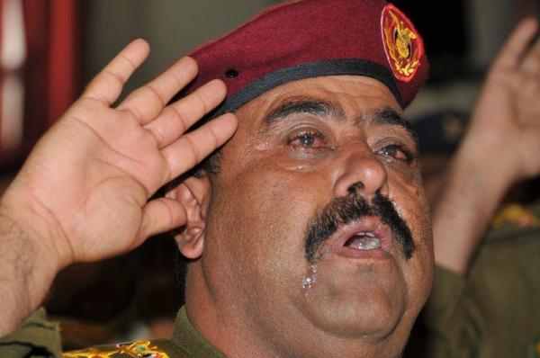 اقوى صورة لضابط يذرف الدموع، على ضياع الهيبة وما وصل إليه حال الجندي باليمن - صباح اليوم (قصيدة شعرية)