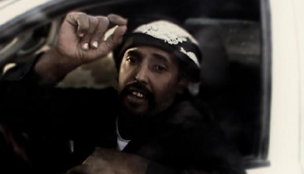 بالصور ..«القاعدة» ينشر تفاصيل الهجوم على المنطقة العسكرية بسيئون، واسماء الانتحاريين