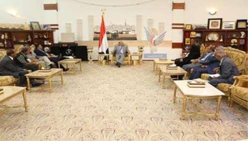 الرئيس هادي يعترف: 34 شركة نفطية غادرت اليمن